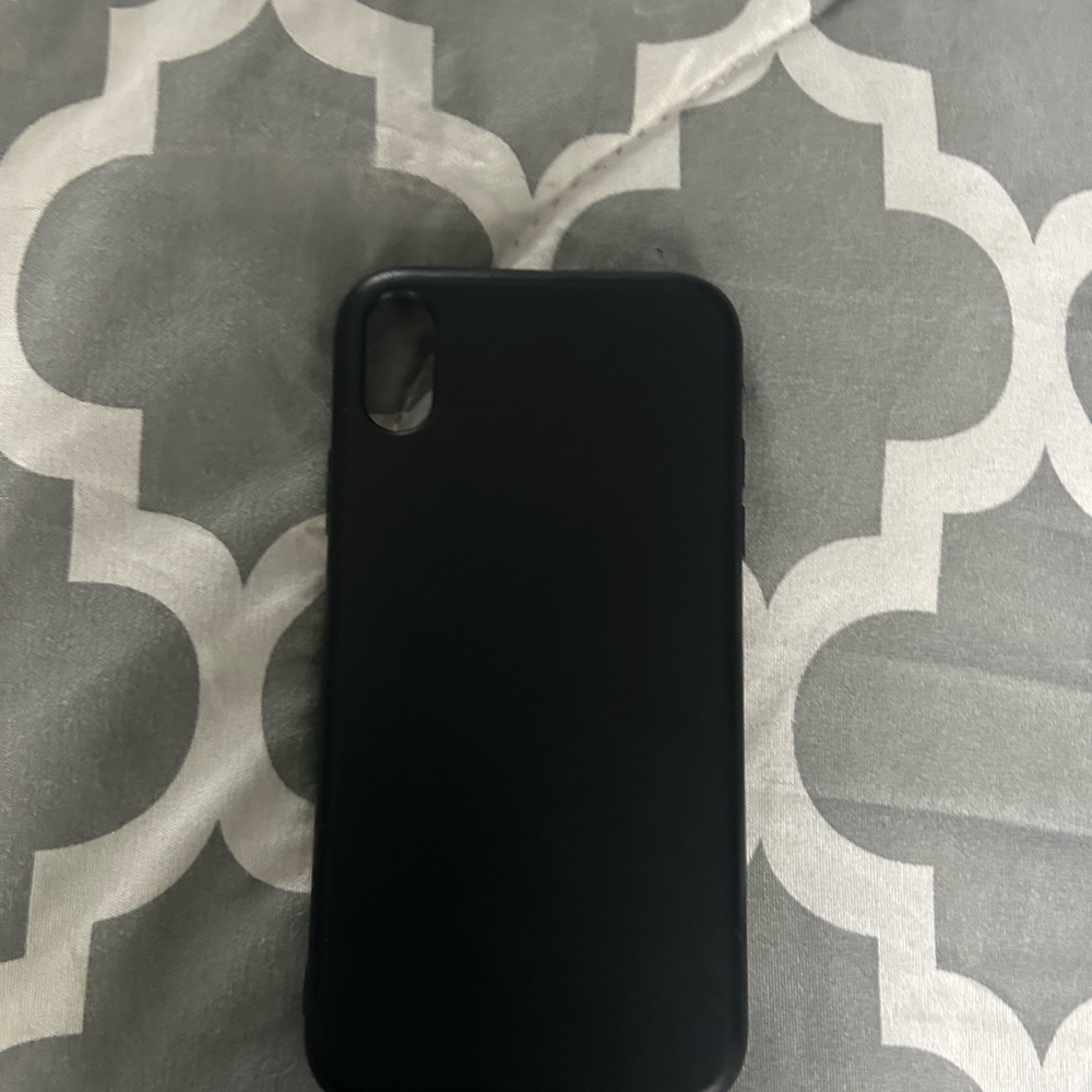Plain black XR case USED